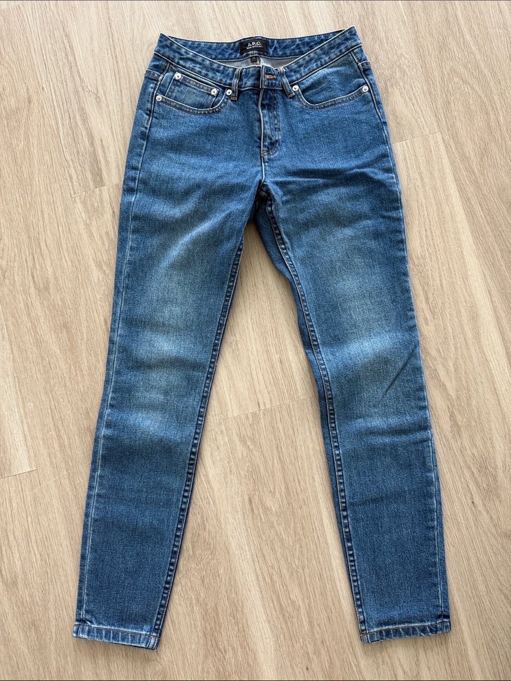 A.P.C. Jean Moulant 25
